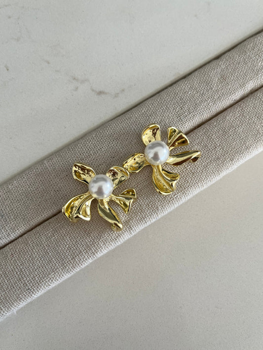 24K Gold Flower Stud Earrings with Pearl – Elegant & Minimalist Jewelry
