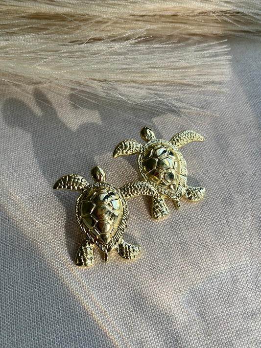 24K Gold Sea Turtle Stud Earrings – Elegant Ocean-Inspired Jewelry