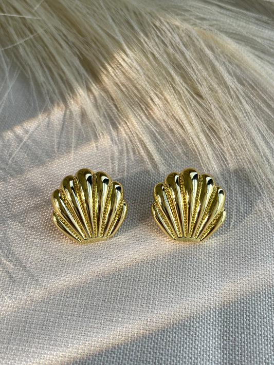 Gold Seashell Earrings – Elegant 24K Studs for Trendy Looks