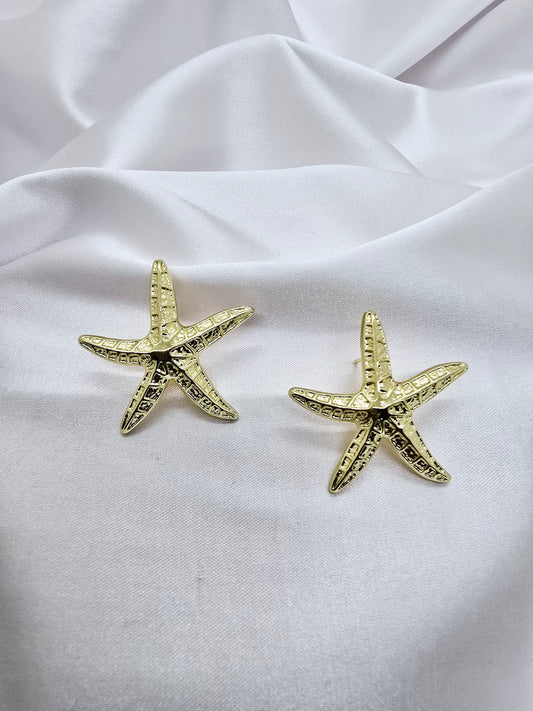Gold Starfish Earrings – Elegant 24K Studs for Trendy Looks