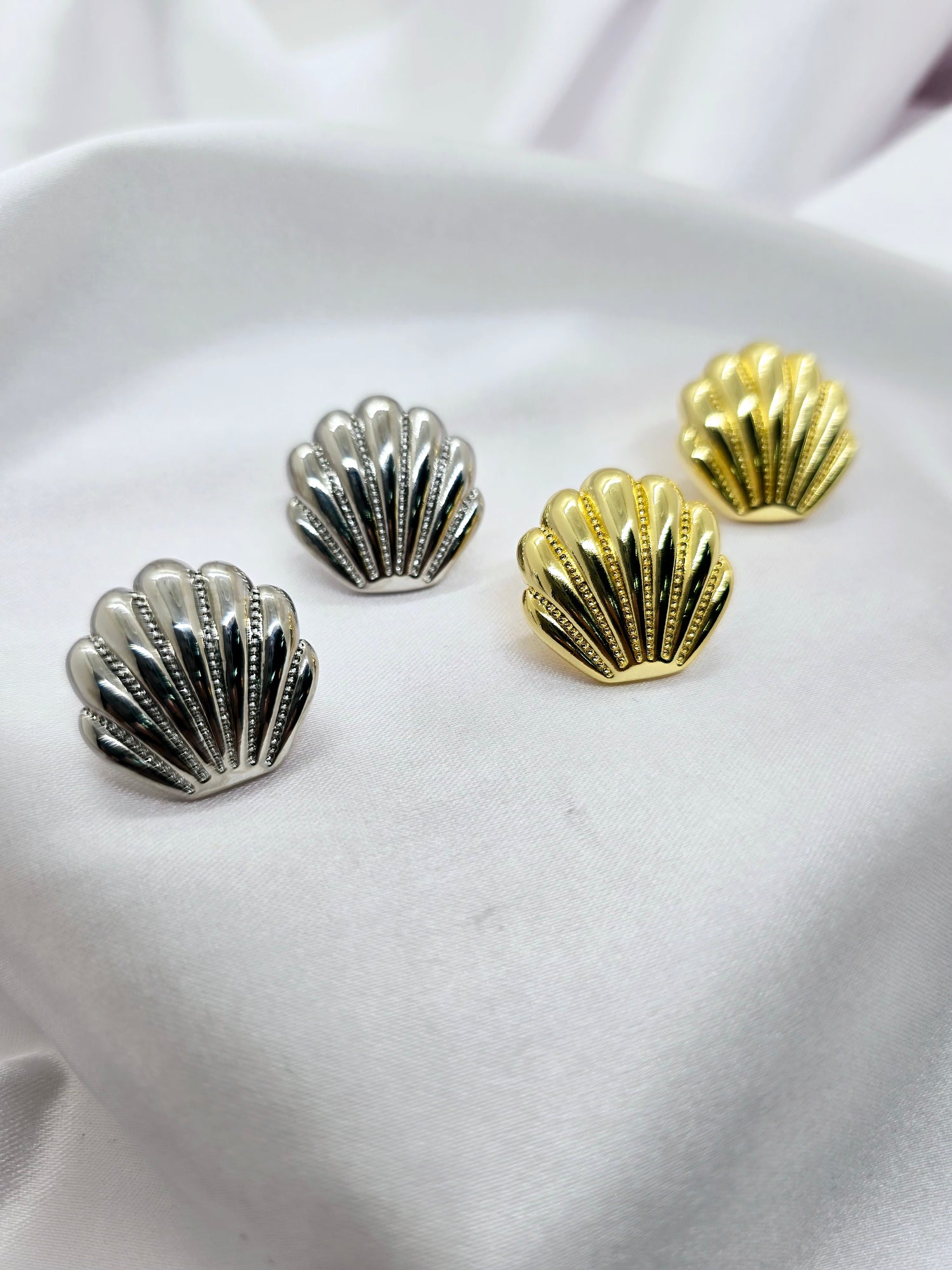 Minimalist Gold Seashell Earrings – 24K Plated Beach-Inspired Studs