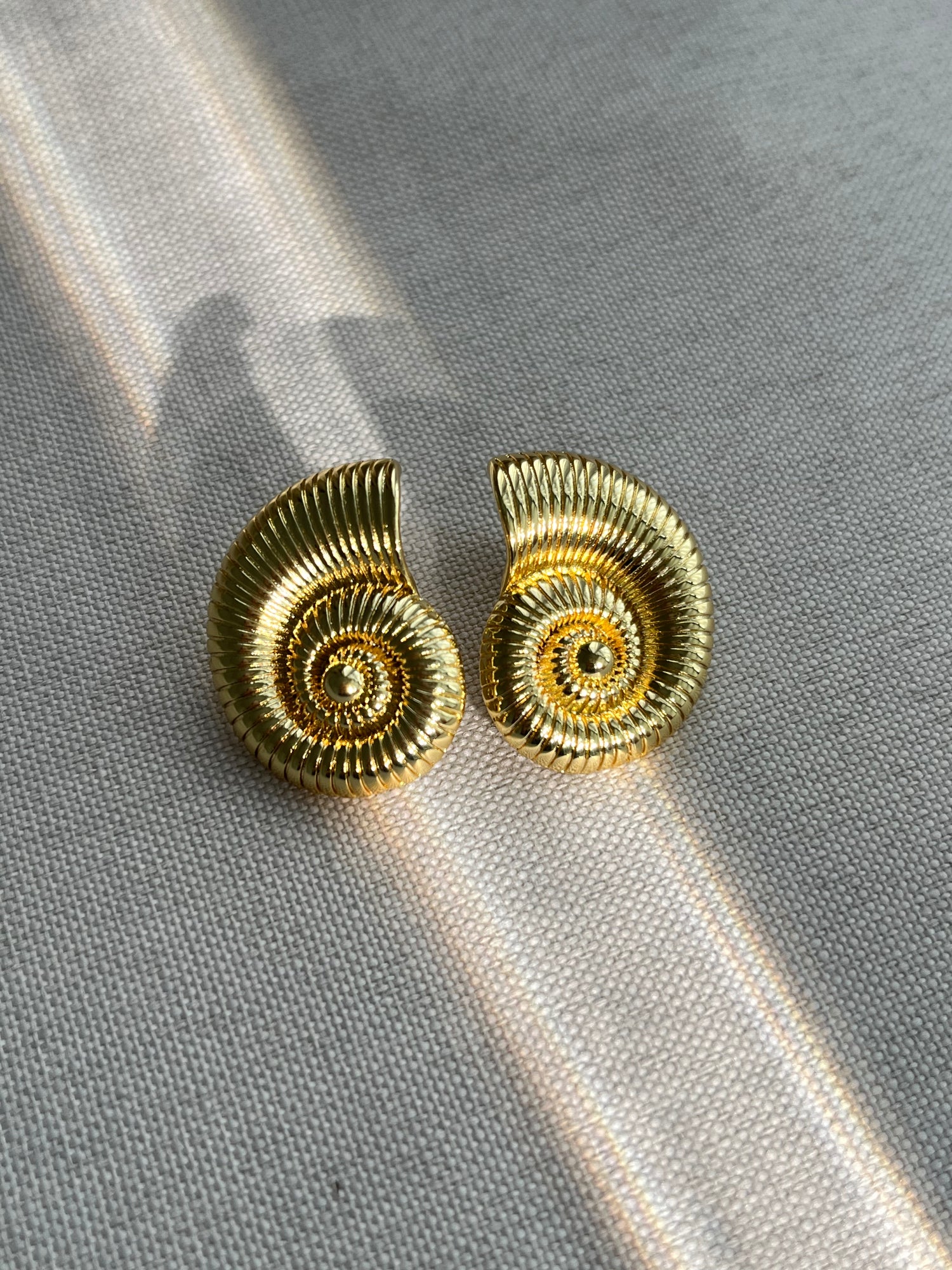 Minimalist Gold Snail Earrings – Ocean Lovers’ Must-Have