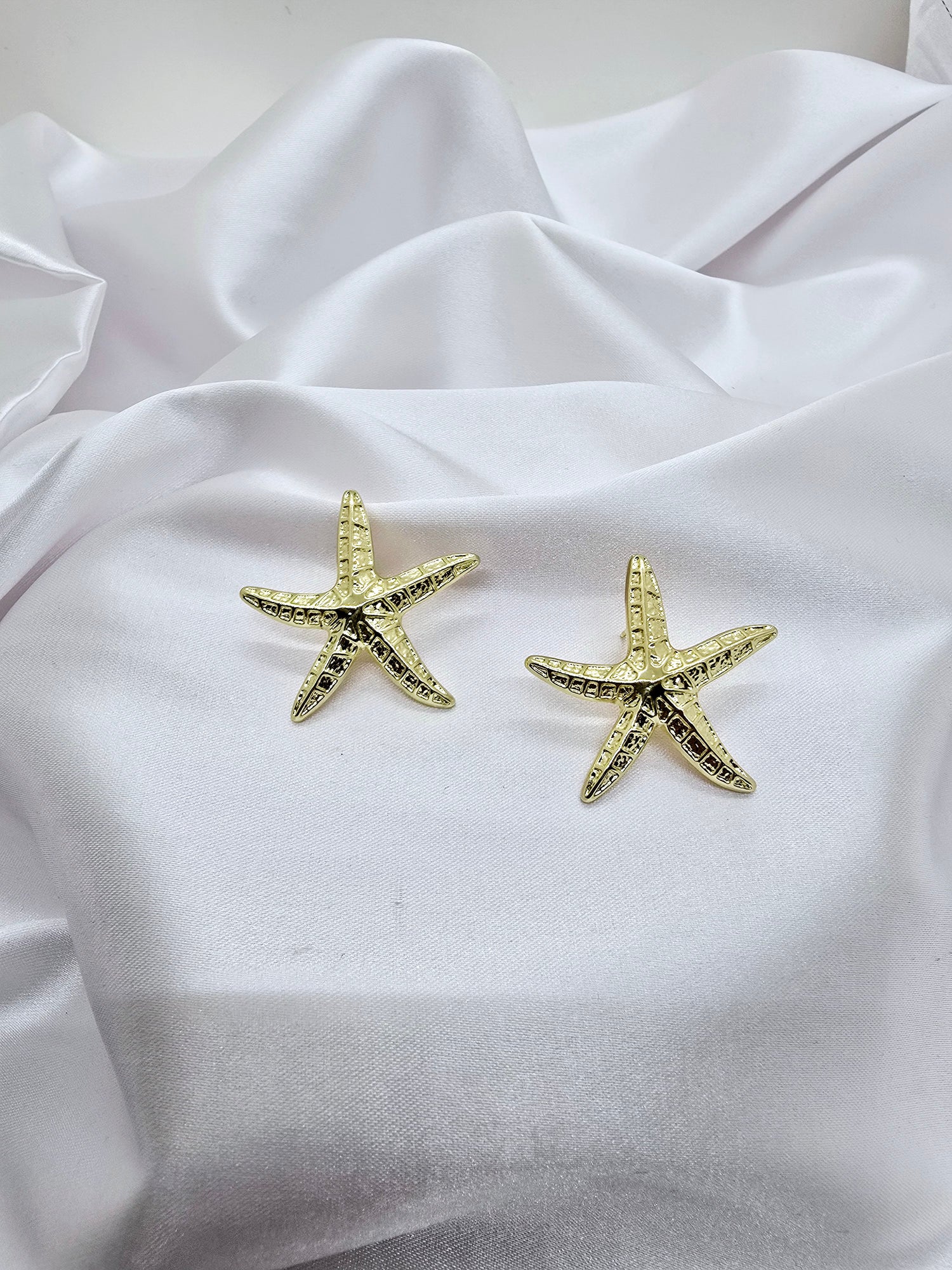 Minimalist Gold Starfish Earrings – 24K Plated Beach-Inspired Studs
