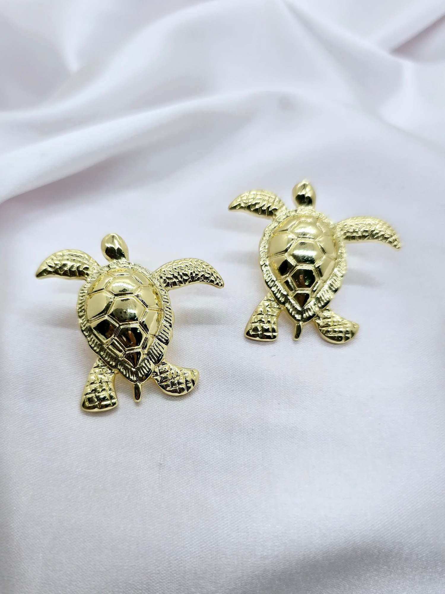 Trendy 24K Gold Sea Turtle Stud Earrings – Delicate & Unique Design