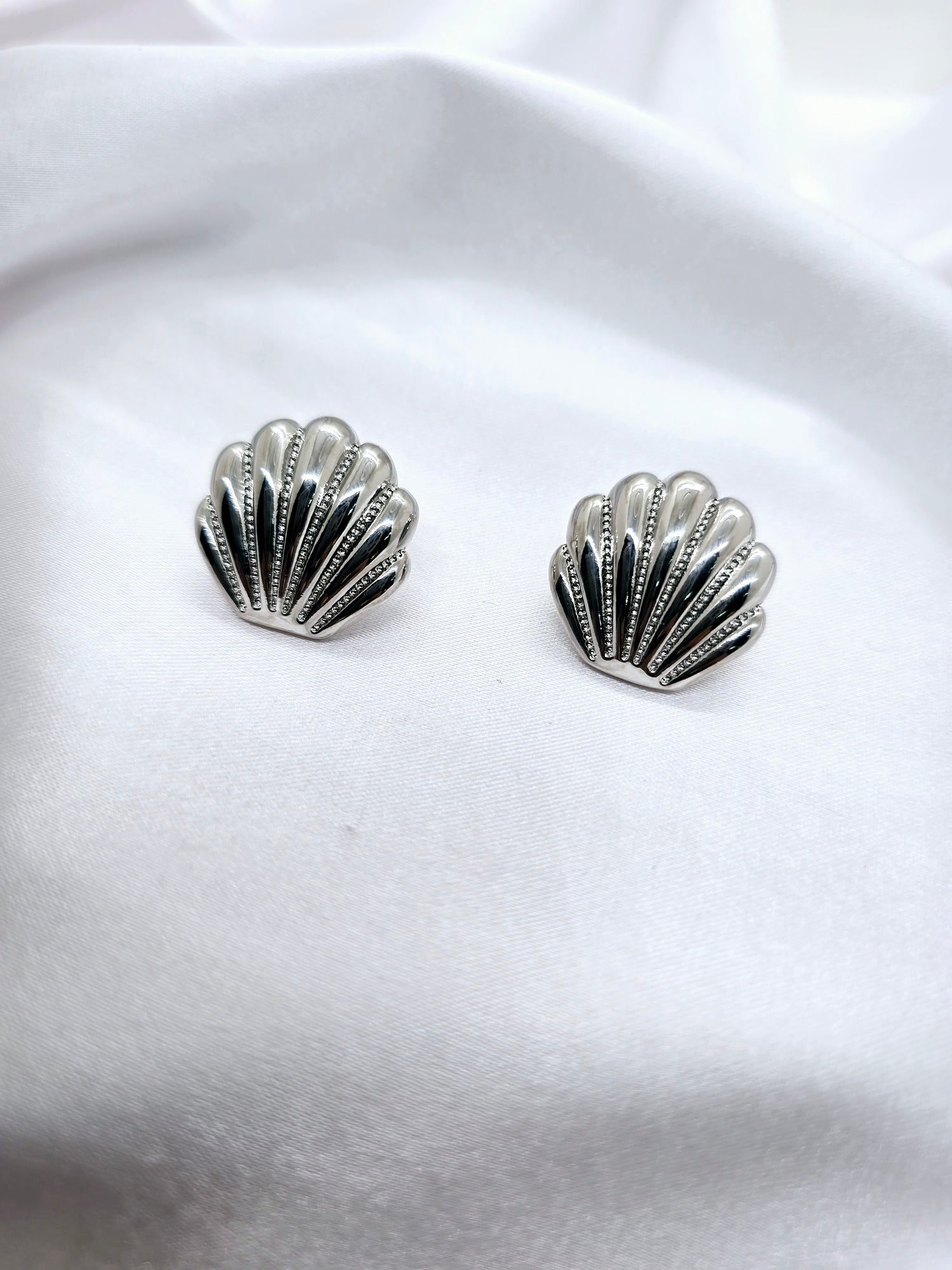 Trendy 24K Gold Seashell Stud Earrings – Ocean Lovers’ Must-Have